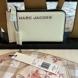NEW MARC JACOBS Leather 
​Small L-Zip Card Case Wallet In Cotton White